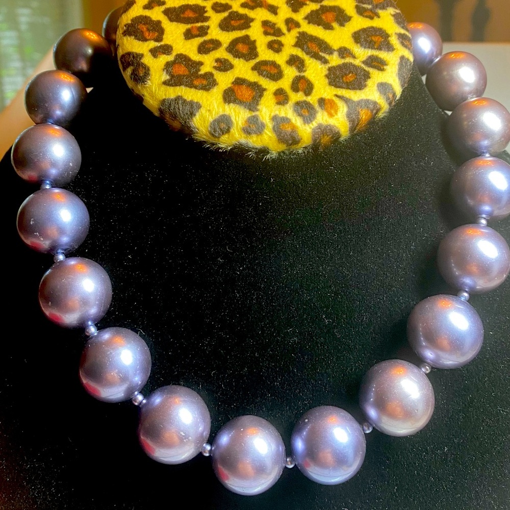 Vintage Japan Gray Faux Pearl Necklace.